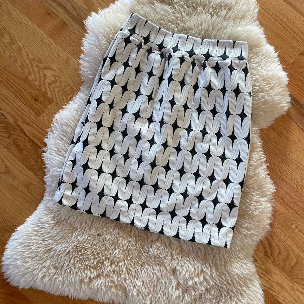 Renee. Pencil skirt - Picture 4 of 4